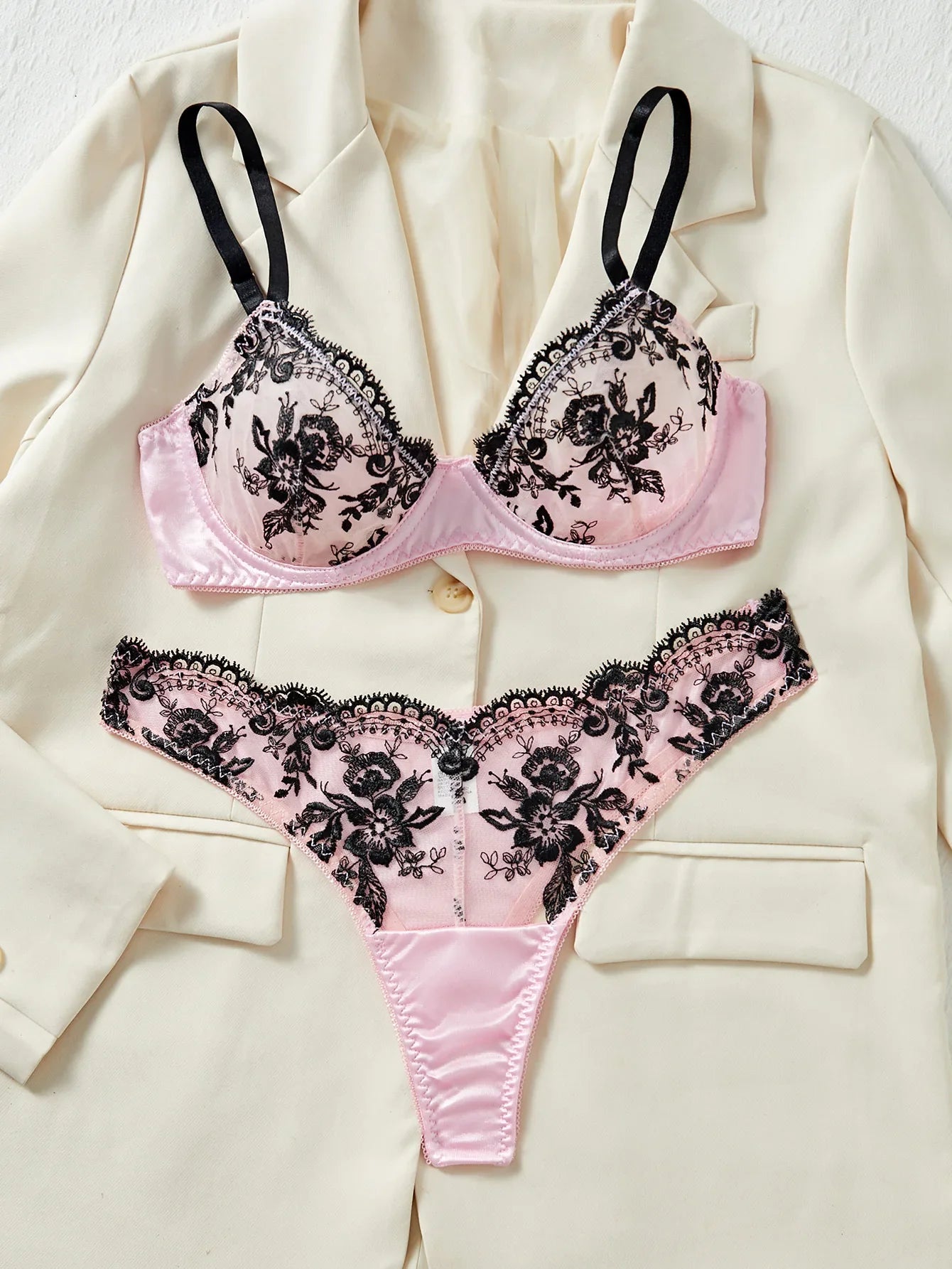 Lingerie Amber