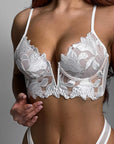 Cliente satisfeita com a lingerie Valência da Savina.