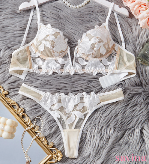 Detalhe da renda exclusiva na lingerie Valência, toque de sofisticação.