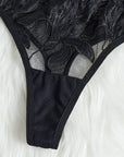 Vista traseira da lingerie Valentine, sensualidade e beleza em todos os ângulos.