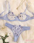 Detalhe da renda luxuosa na lingerie Violetta, toque de elegância e sofisticação.