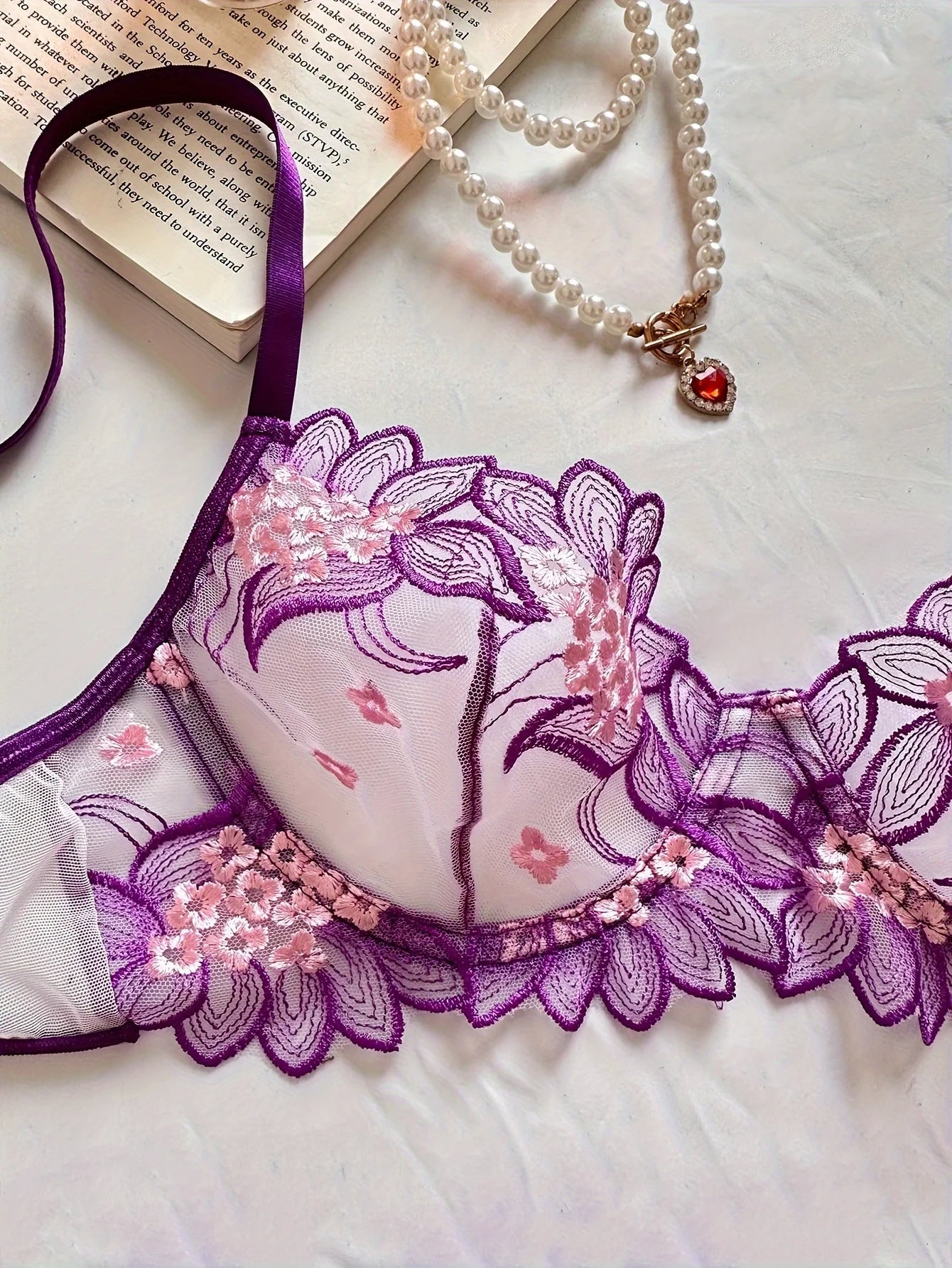 Lingerie Hera Monks