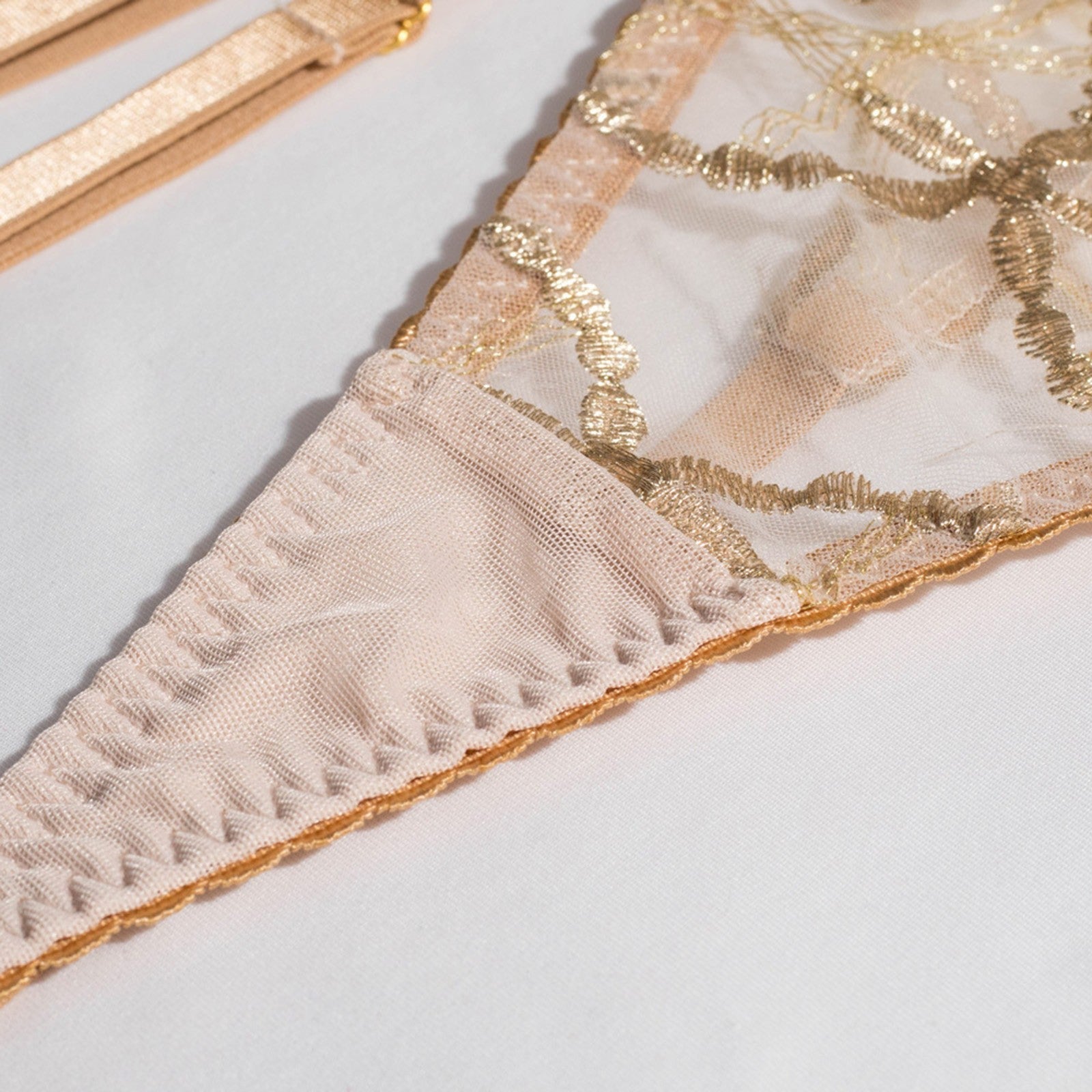 Lingerie Golden Lines
