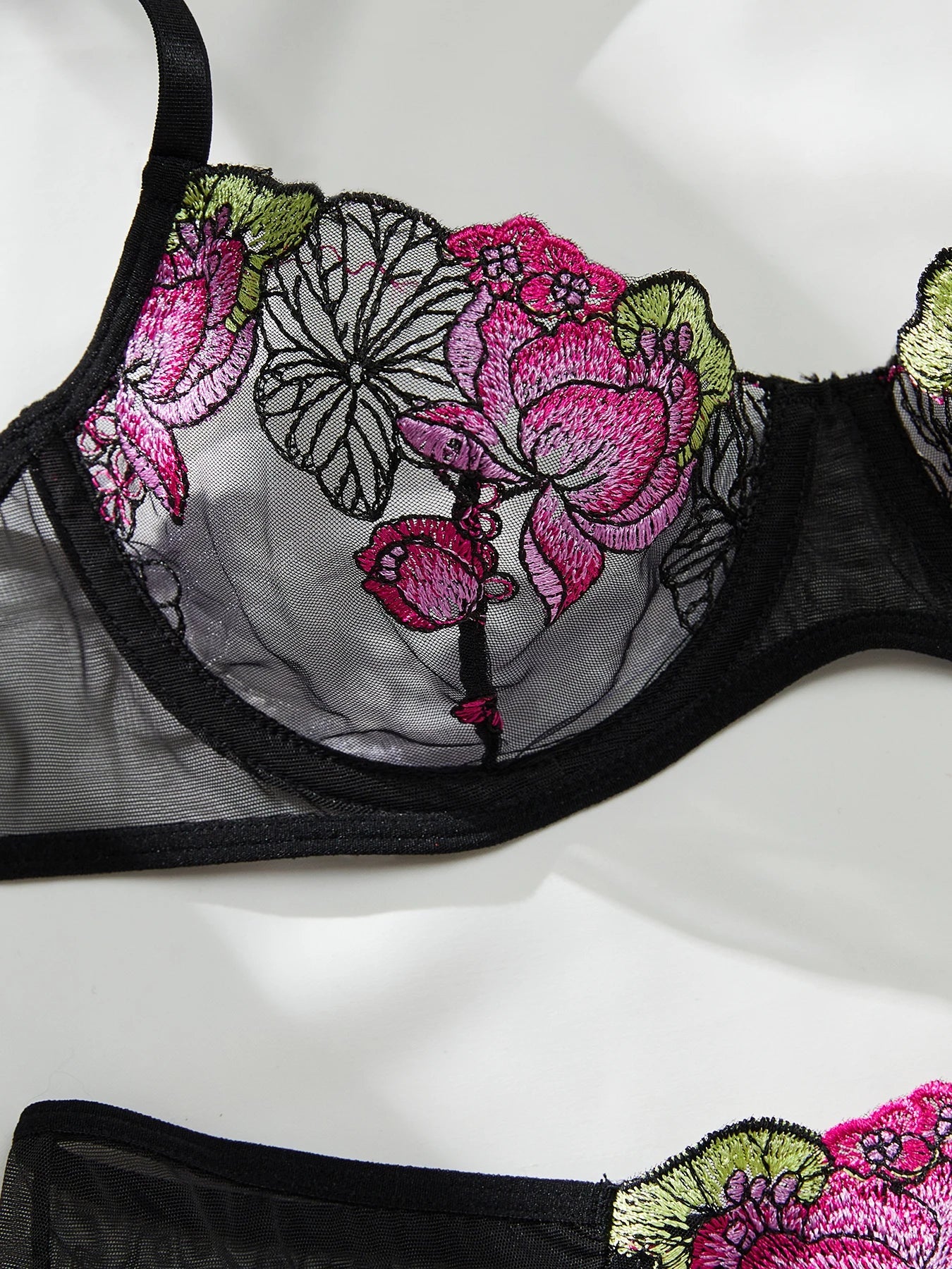 Lingerie Noir Blossom