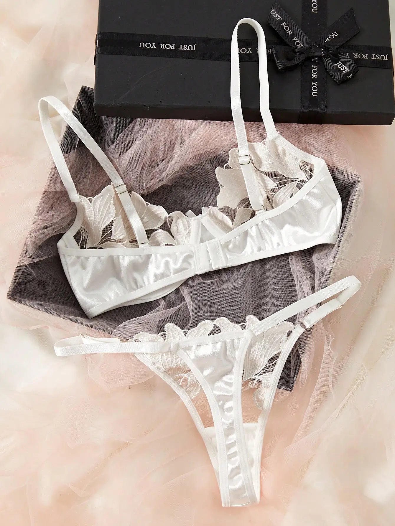 Lingerie Tempina White: Encontre o tamanho perfeito com nosso guia de tamanhos.