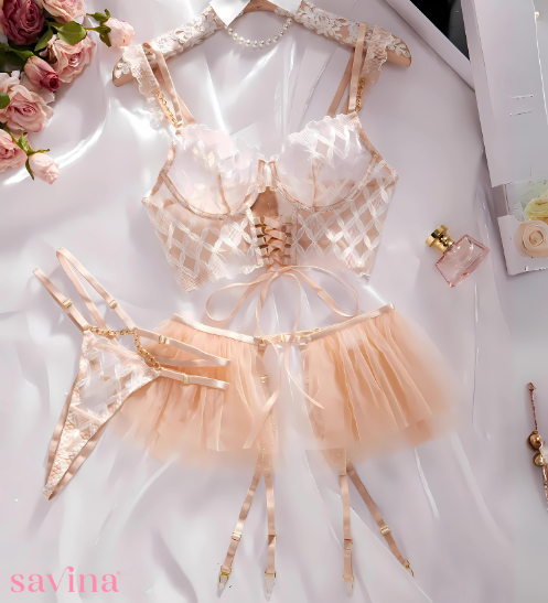 Lingerie Ternue: Valoriza suas curvas com sensualidade, realçando sua beleza natural.