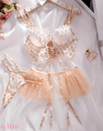Lingerie Ternue: Valoriza suas curvas com sensualidade, realçando sua beleza natural.