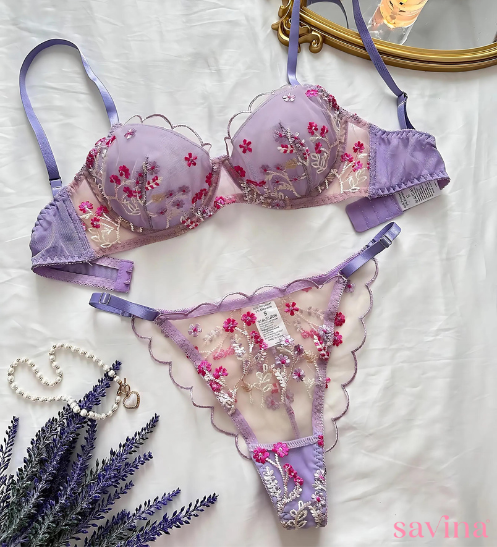 Lingerie Uvênia: Elegância e sensualidade em perfeita harmonia, para você brilhar.