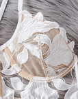 Vista frontal completa da lingerie Valência, observe cada detalhe da peça.