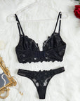 Vista frontal completa da lingerie Valentine, observe cada detalhe da peça.
