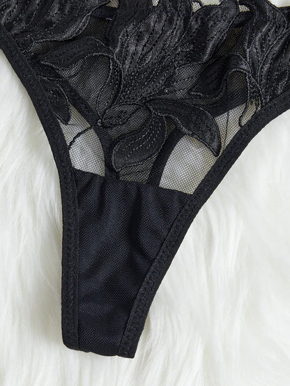 Vista traseira da lingerie Valentine, sensualidade e beleza em todos os ângulos.