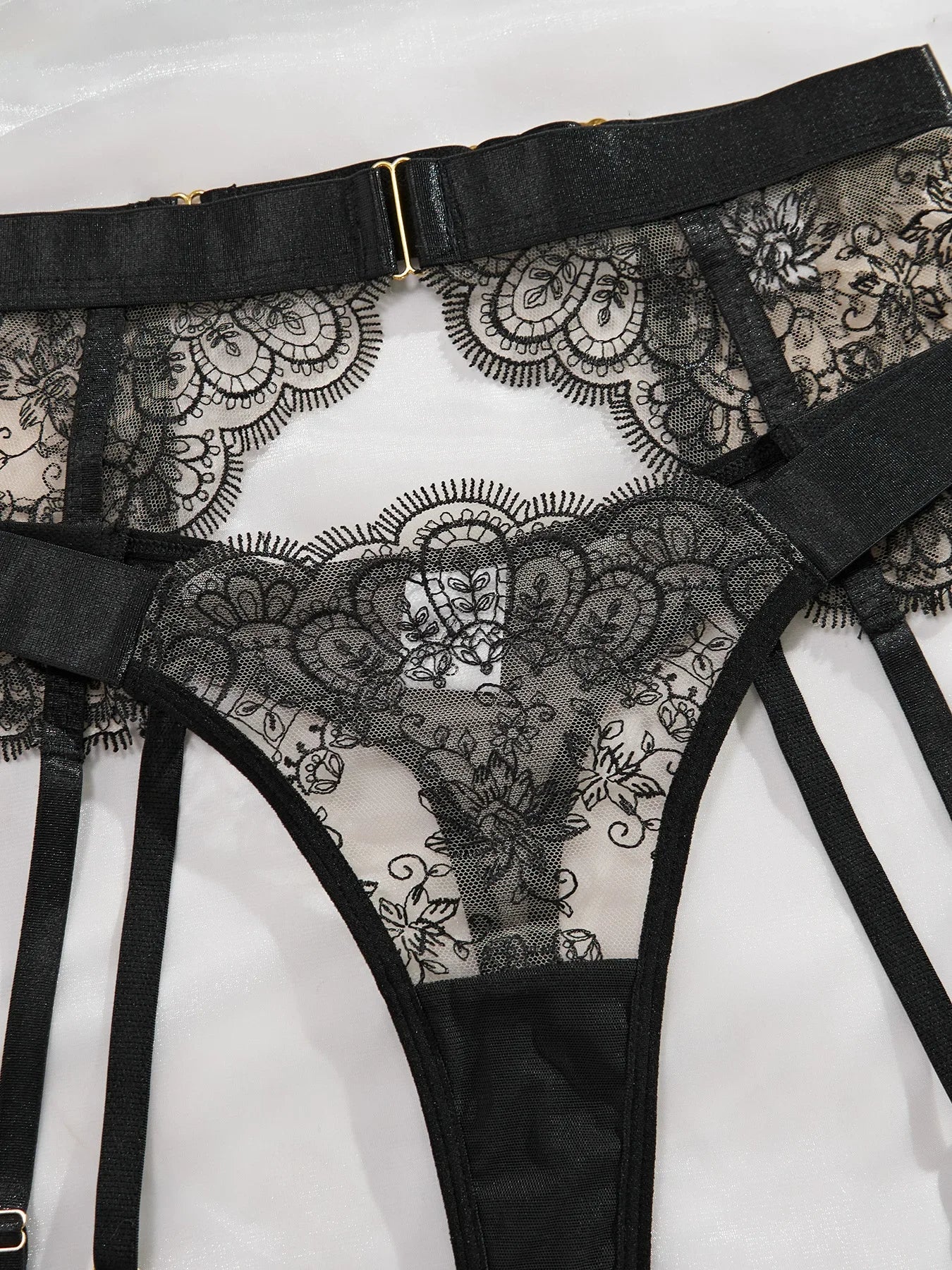 Renda delicada da lingerie Valeria, um toque de sofisticação e feminilidade.
