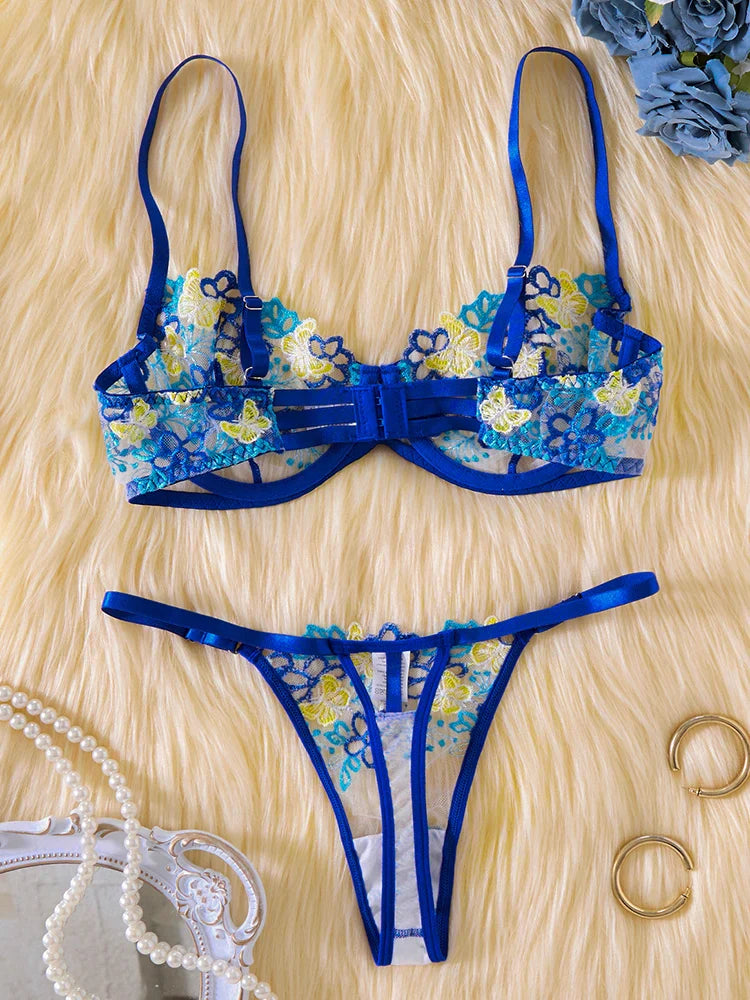 Lingerie Vellena valorizando suas curvas, sinta-se sensual e poderosa.